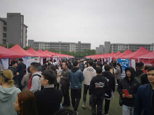 招聘场景.jpg